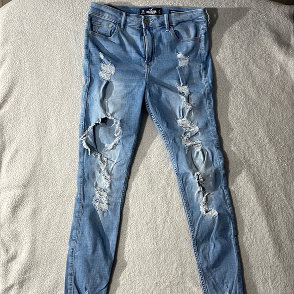 Hollister Jean - Picture 2 of 4